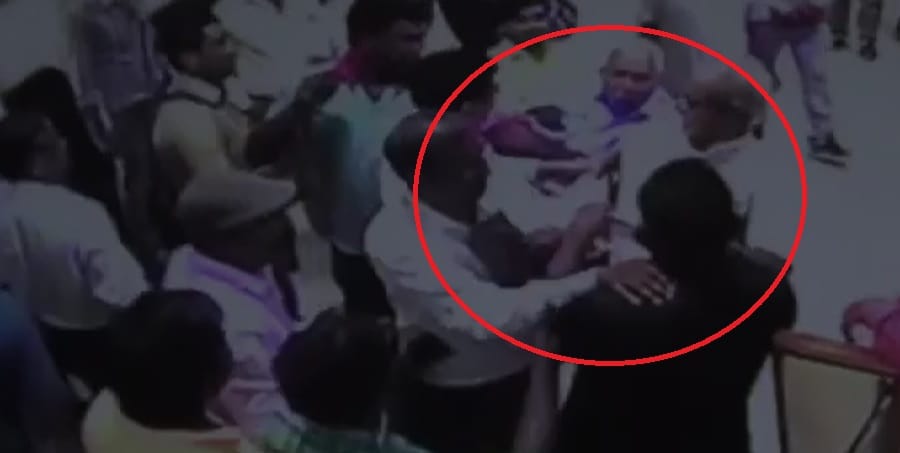 customers beat each other at bank premises in kota 