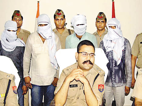 Four crooks in the looting robbery