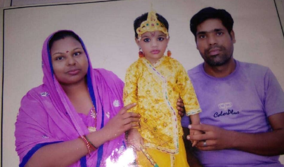 cluster bus hits auto in delhi, 2 and half years old girl dies