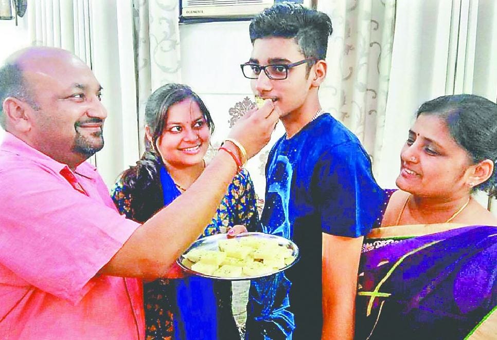 isc third topper shubhnye travel 80 kilometer for study
