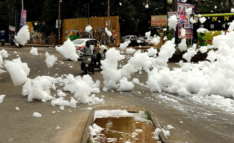 BENGALURU: After heavy rainfall, chemical 'snowfall' from Varthur Lake
