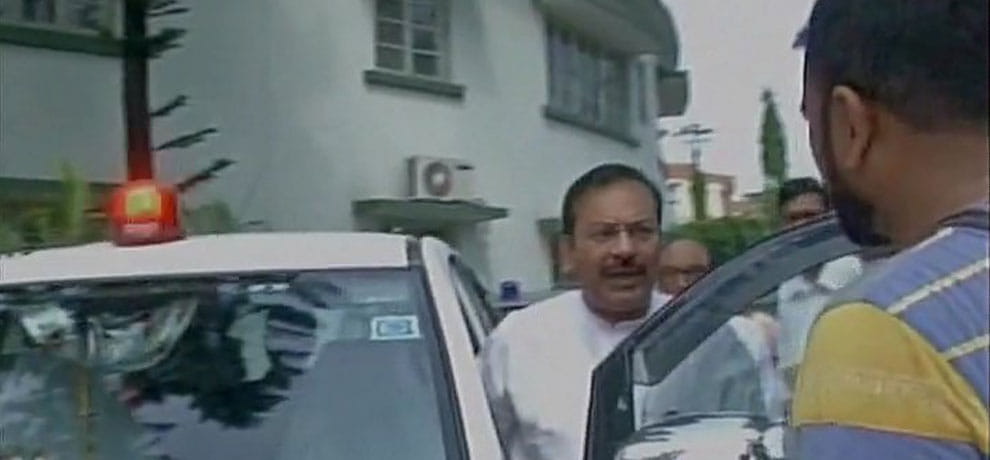 west bengal minister did not remove red beacon from his car and refuse to do it