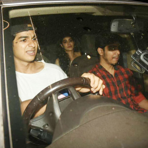 Despite of Shahid Kapoor’s warning, Ishaan Khattar goes out on a movie date with Jhanvi Kapoor