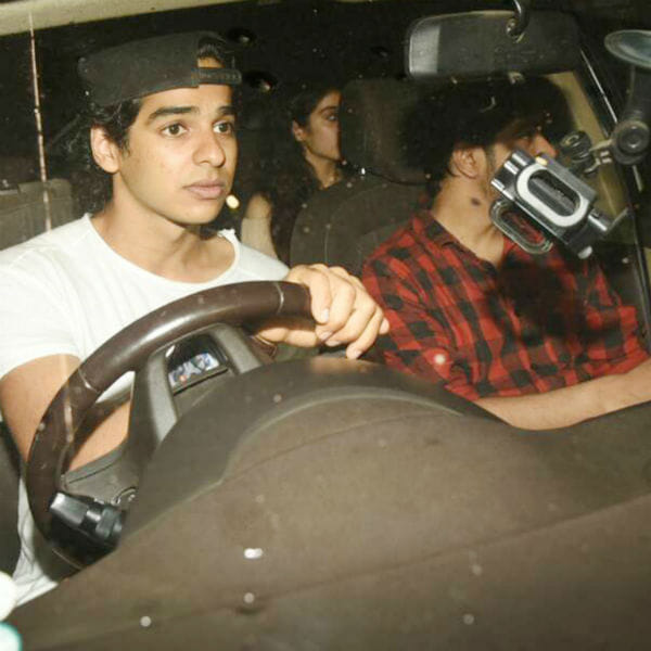 Despite of Shahid Kapoor’s warning, Ishaan Khattar goes out on a movie date with Jhanvi Kapoor