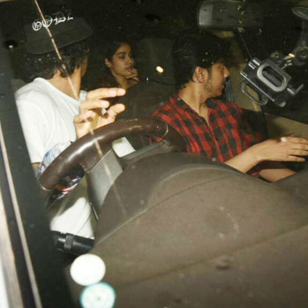 Despite of Shahid Kapoor’s warning, Ishaan Khattar goes out on a movie date with Jhanvi Kapoor