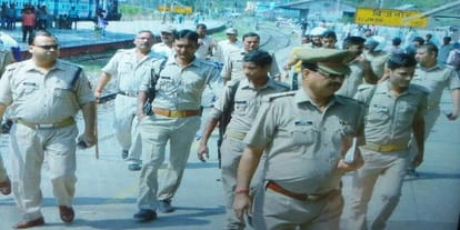 GRP jawan raped the moving train from Divyang, racked at railway station