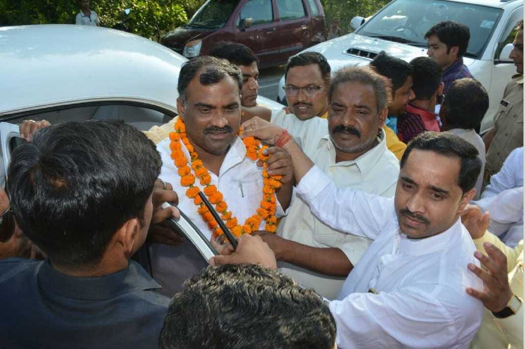 e minister's reception was made on the highway, the trains were loaded.