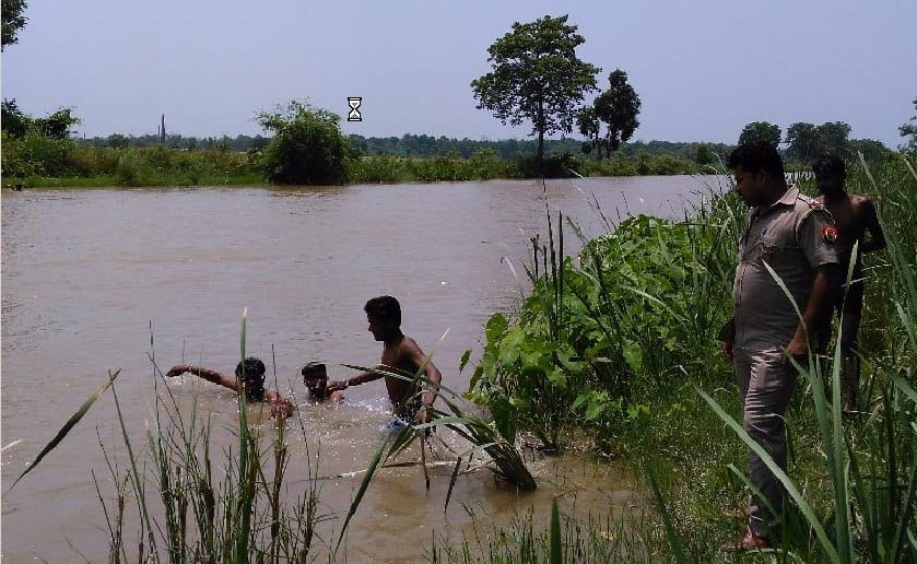 Young man drowning in the canal Do not know second day