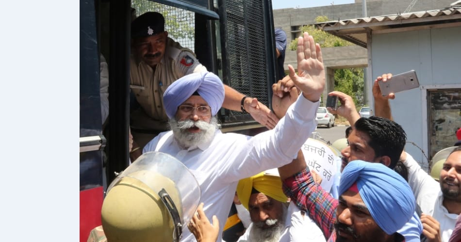 Punjab Aap mla protest against captain amarinder singh