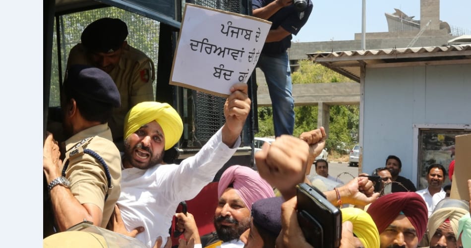 Punjab Aap mla protest against captain amarinder singh