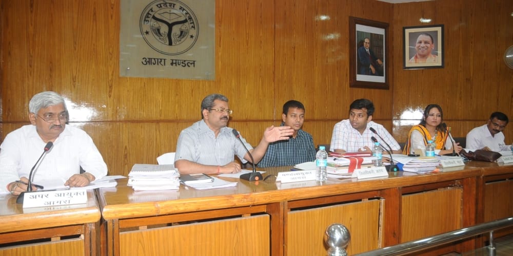 agra commissioner banned covering of face for youth 