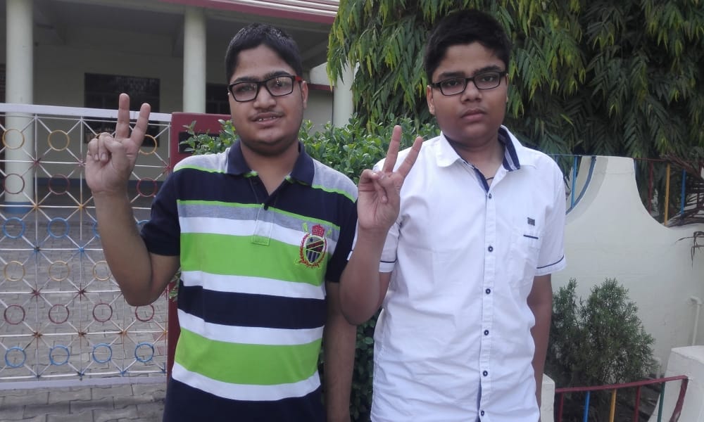 in agra twins got same marks in icse exam