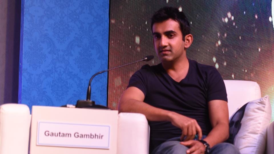 gambhir too bat for dhoni after gavaskar and whatmore 
