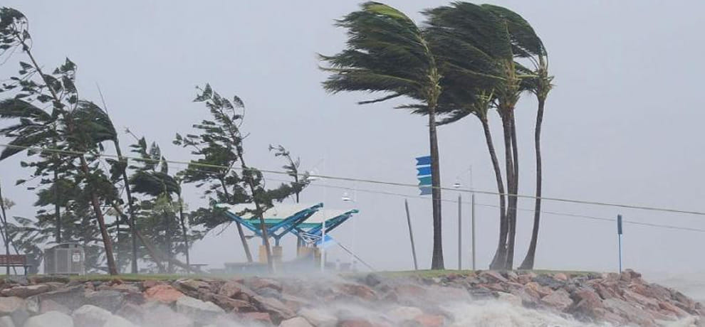 Cyclone Mora hits Bangladesh coast, heavy rain in india today