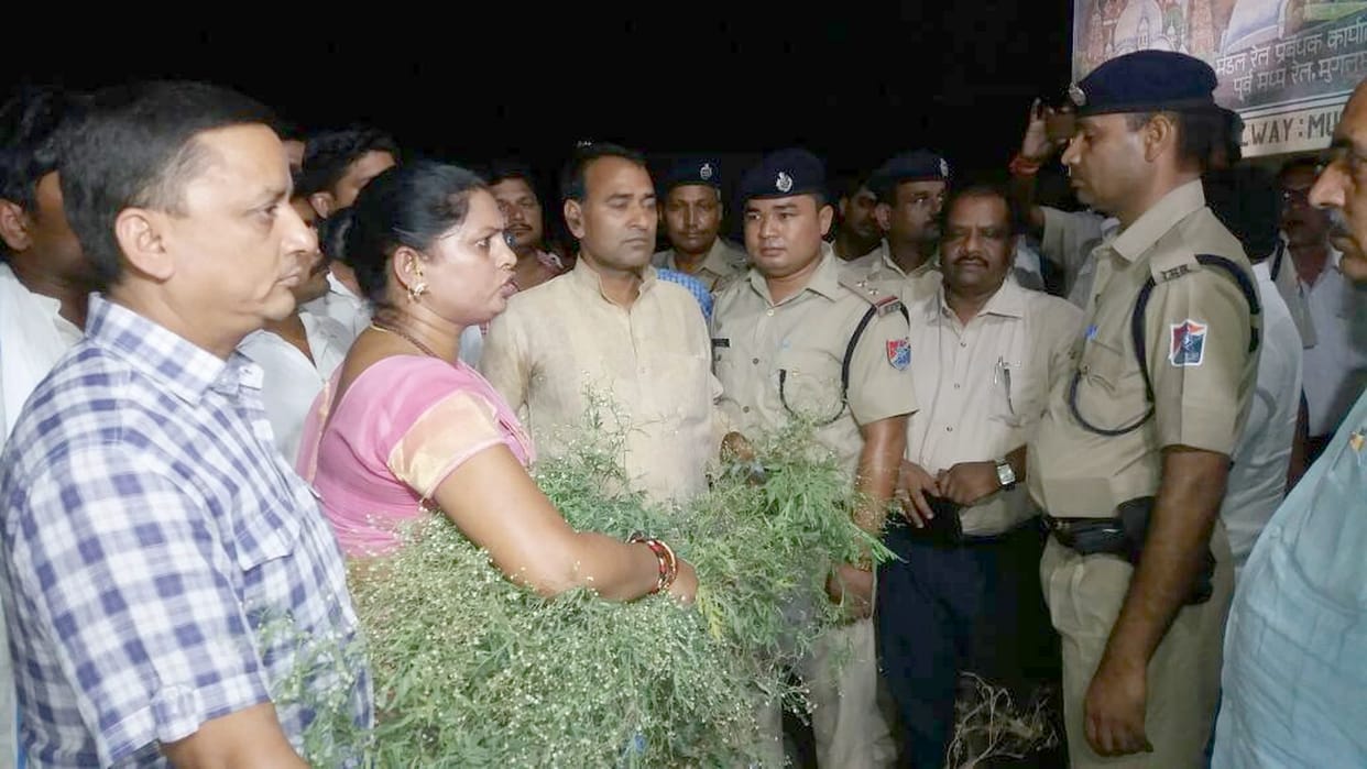 bjp mla sadhna singh angry on drm