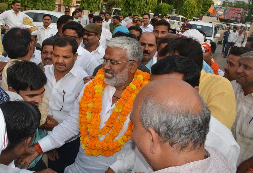 tourism minister swatantra dev singh reach varanasi for meeting