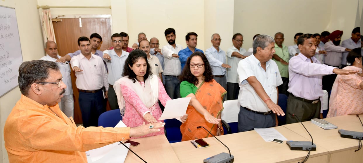 Minister sworn to swear away from tobacco