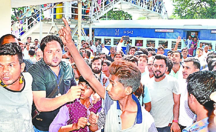 Misdeeds of woman in moving train
