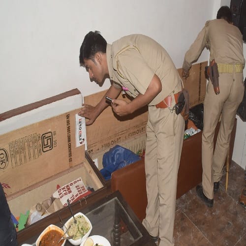 Hookah stirred at the notice of walking, police raid in hotels