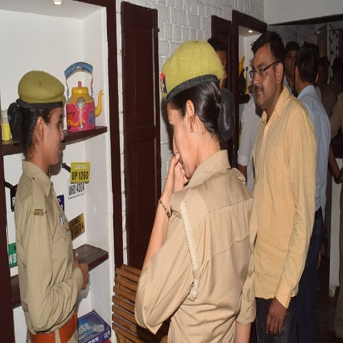 Hookah stirred at the notice of walking, police raid in hotels