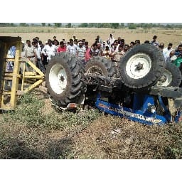 charkhi dadri, hindi news,farmer,tractor,field