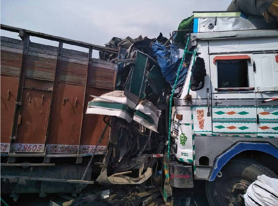 Auto collapsed with dcm, 7 injured