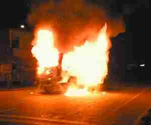 Villagers put officers jeep on fire