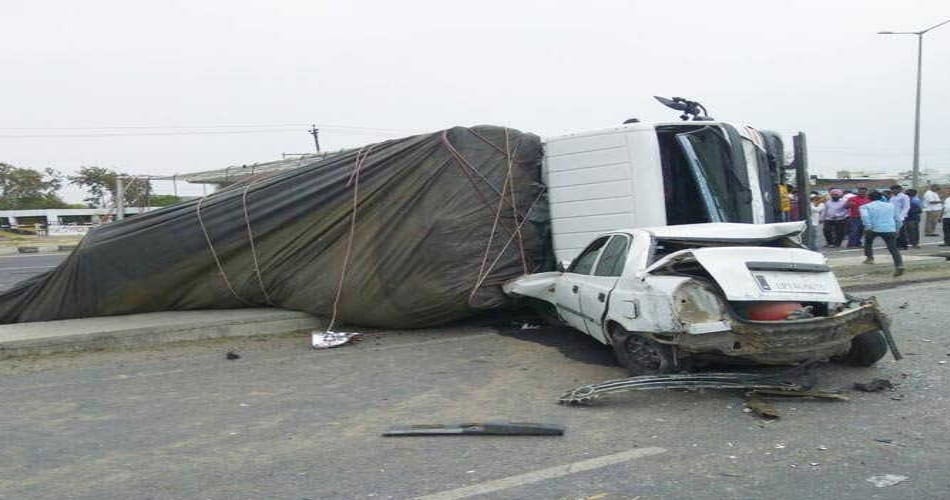  Three Injured In Truck Accident Karnal