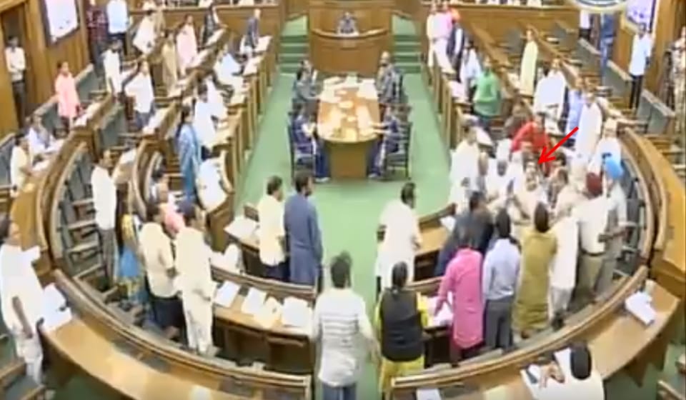 see photos how kapil mishra was taken out of delhi assembly by aam admi party leaders