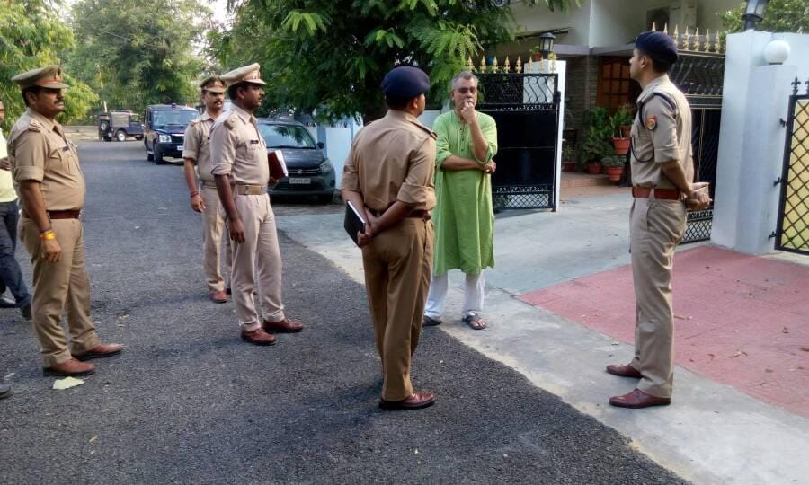 dacoits tried to console woman during loot in lucknow