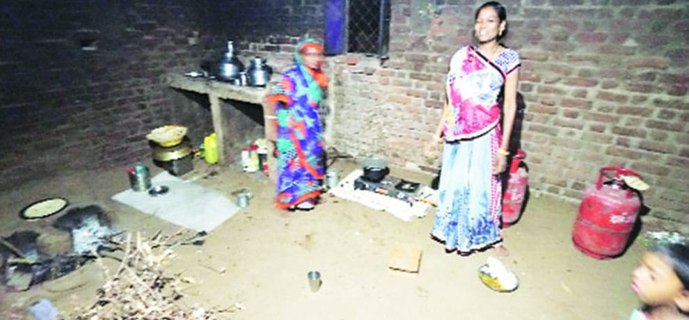 before bjp chief amit shah will lunch at tribal family's home they get toilet and LPG stove
