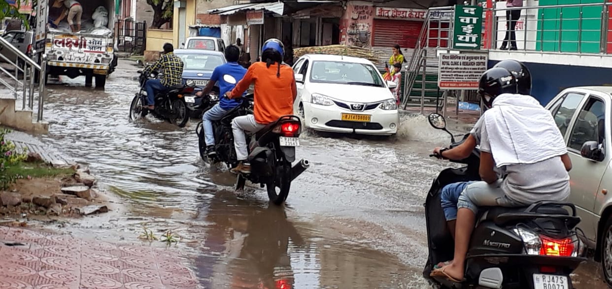 potholes on roads shows failure of administration before monsoon arrival in jaipur