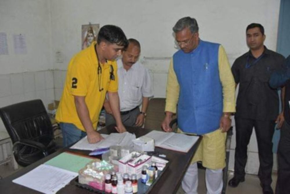  two doctors and one nurse of doon hospital suspended 