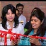 सीएम योगी व कथित बार का उद्धाटन करती स्वाति सिंह