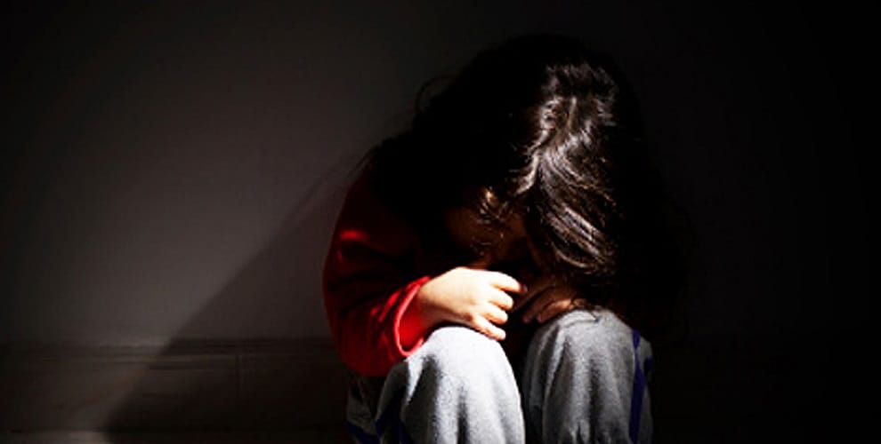 Trying to commit misdeeds by entering into the house with two sisters, what happened to noise
