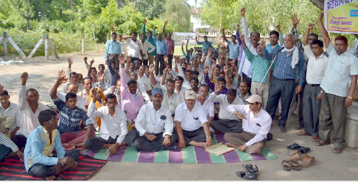 Workers' performance on demands, sloganeering