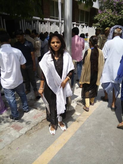 agra woman ready to sell her kidney for the study of her children 