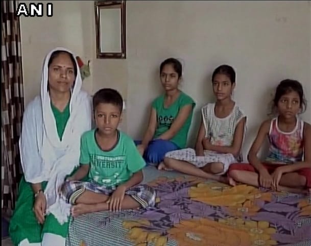 agra woman ready to sell her kidney for the study of her children 