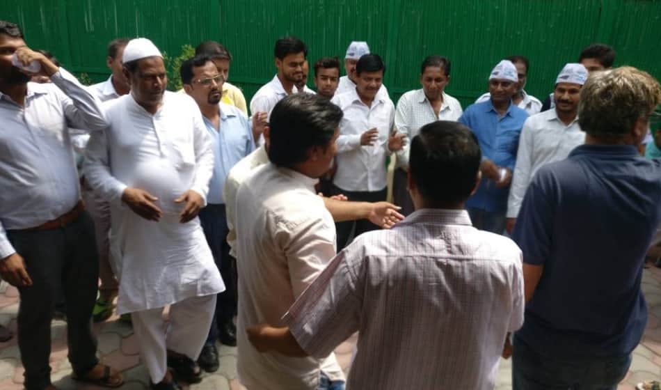 arvind kejriwal and his ministers meet public and listen their problems in janta darbar see photos