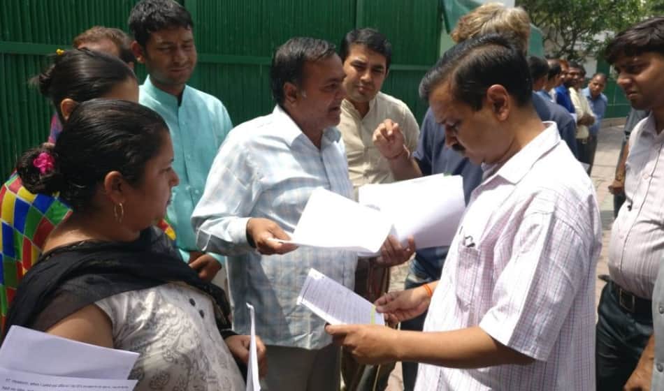 arvind kejriwal and his ministers meet public and listen their problems in janta darbar see photos
