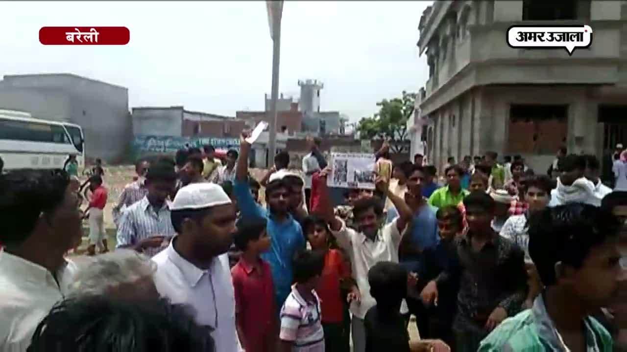 रास्ता बंद करने को लेकर हंगामा 