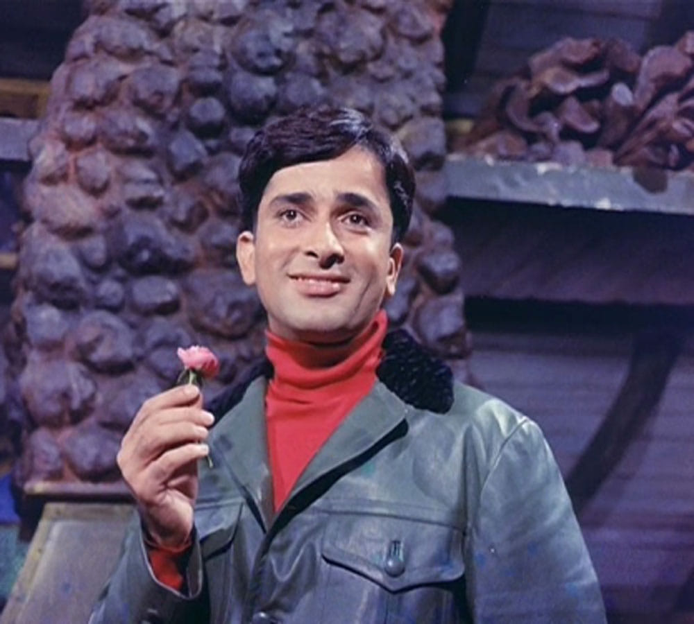 veteran actress sharmila tagore was mad for shashi kapoor know this intersting fact 