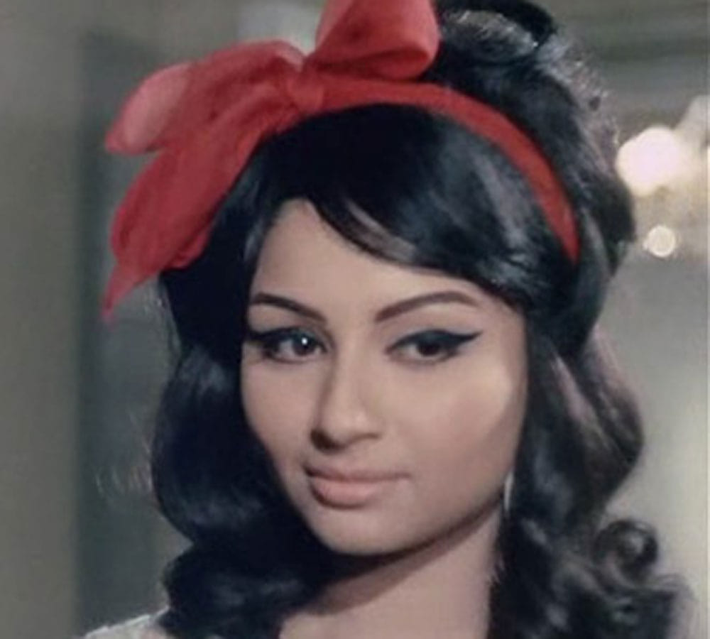 veteran actress sharmila tagore was mad for shashi kapoor know this intersting fact 