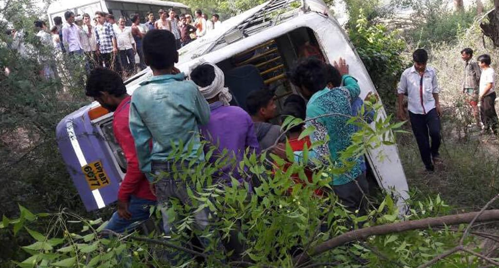 eighteen people injured in roadways bus accident at kanpur