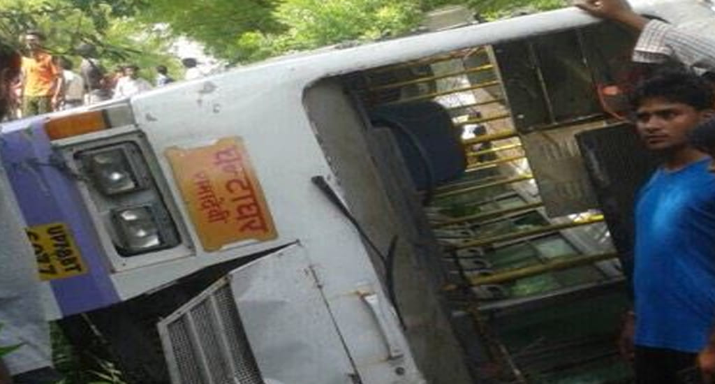 eighteen people injured in roadways bus accident at kanpur