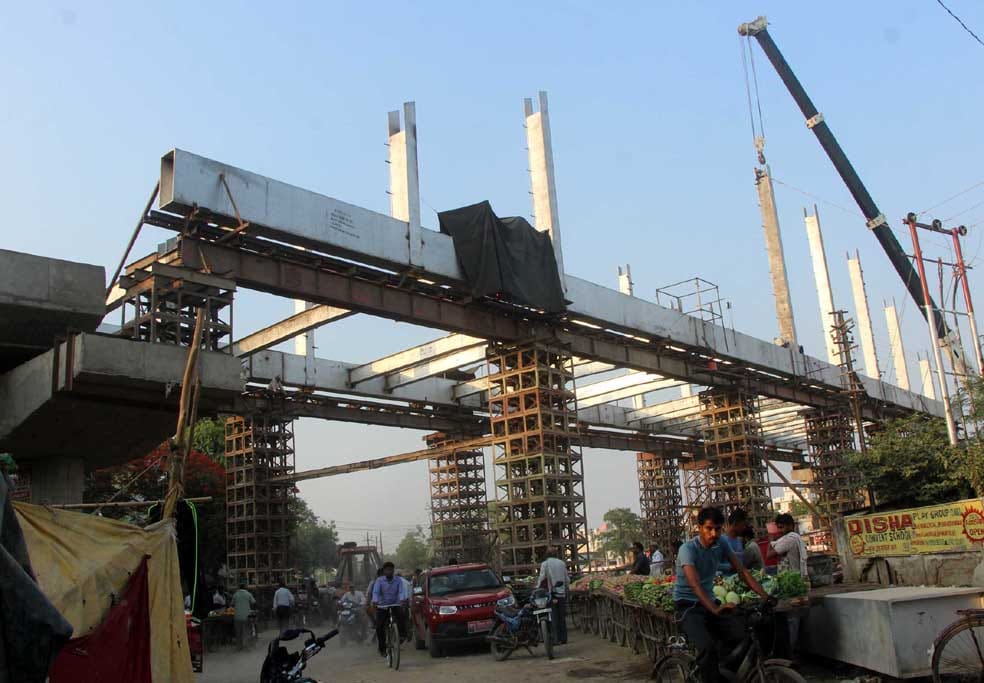 transportation closed between manduadih crossing to tailway crossing