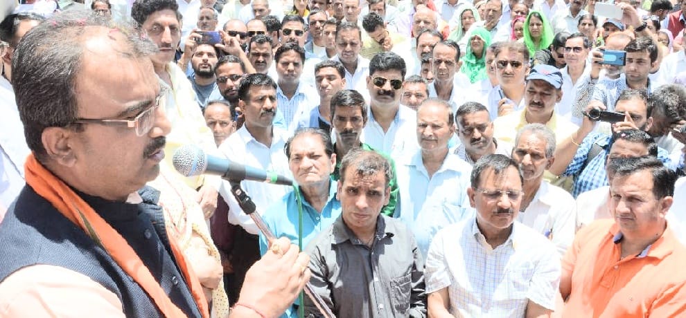 mangal pandey targets chief minister virbhadra singh