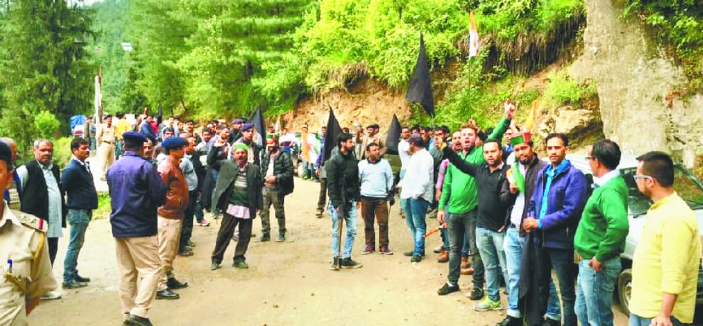 Black flag shown to bjp mp anurag thakur