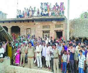 Three people of a single family die from poisonous gas