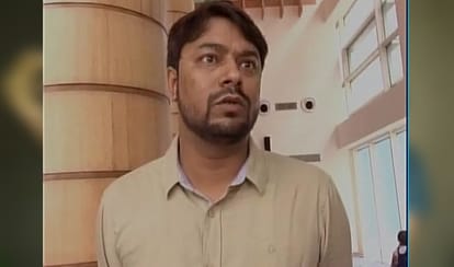 motorcyclist fire at car of Rahul Sharma, whistleblower of PWD scam involving kejriwal relative
